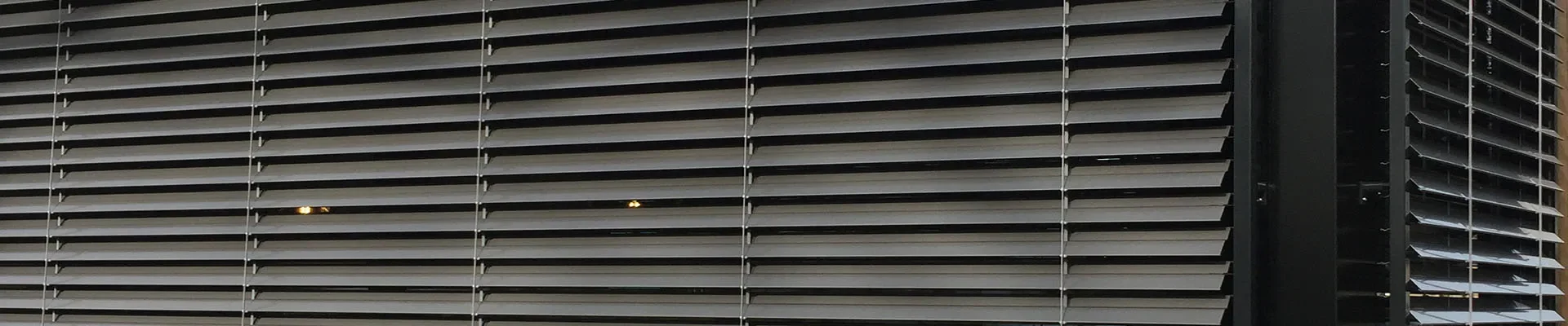 buitenzonwering_buitenjaloezie_sfeer1920 buitenzonwering_buitenjaloezie_sfeer1920